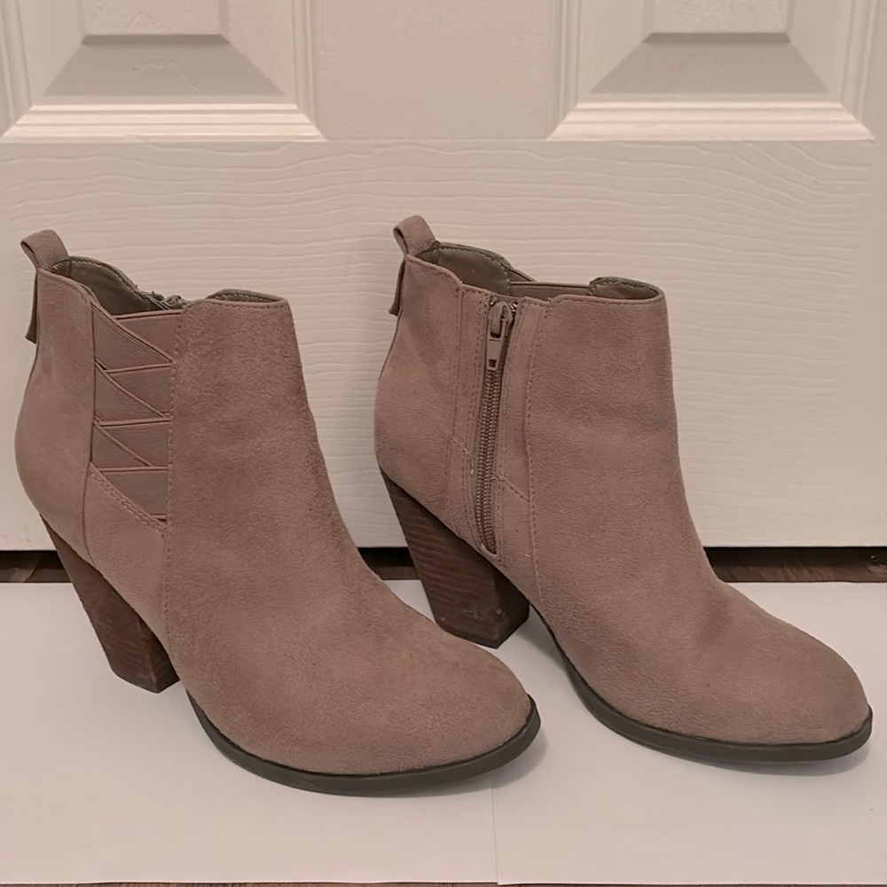 No. 6 Tan Heeled Boots